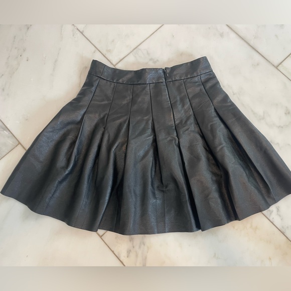 Sunday Best, women’s size 2 black pleated vegan leather mini skirt very soft EUC - Picture 3 of 7